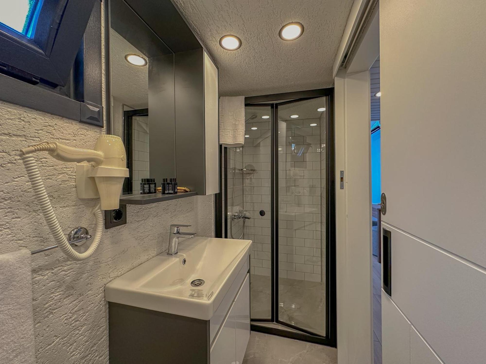 Kadikoy  Baronet Tiny House Butik Otel מראה חיצוני תמונה